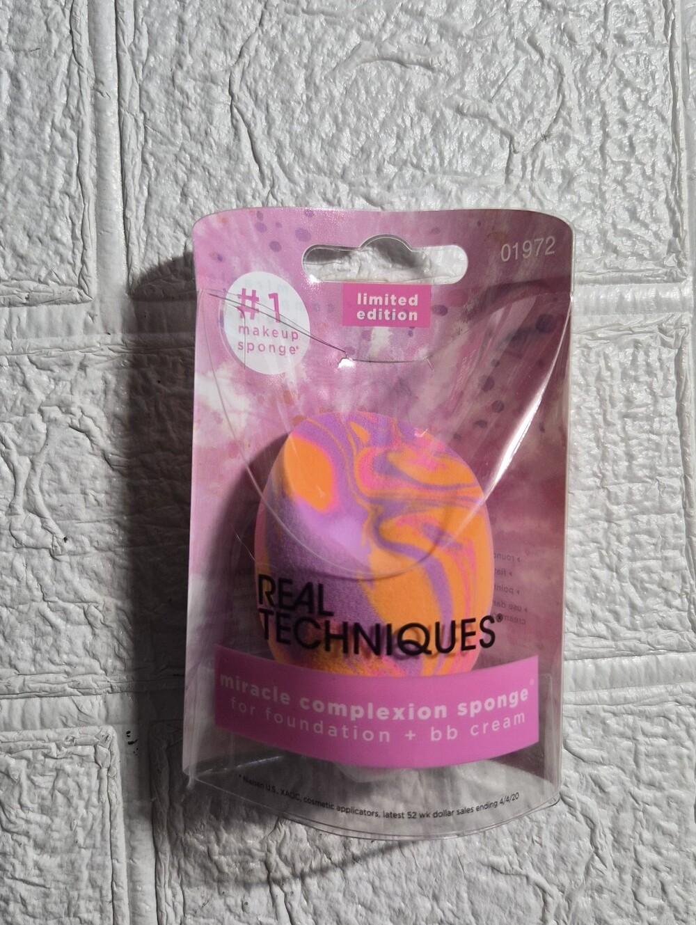 Real Techniques Limited Edition Neon Swirl Miracle Complexion Sponge
